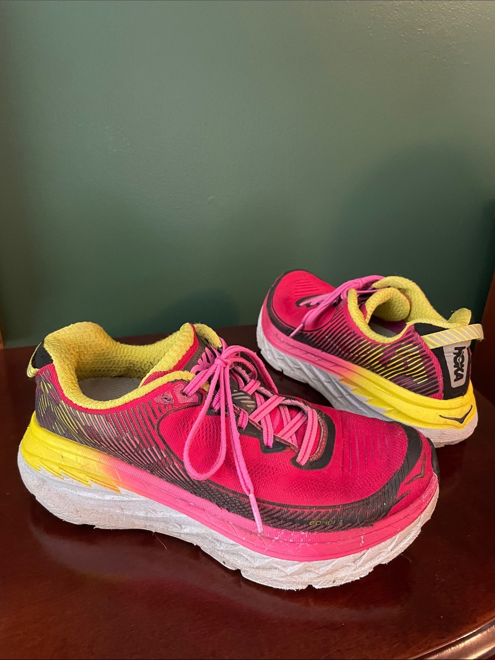 Hoka Bondi 5 sneakers